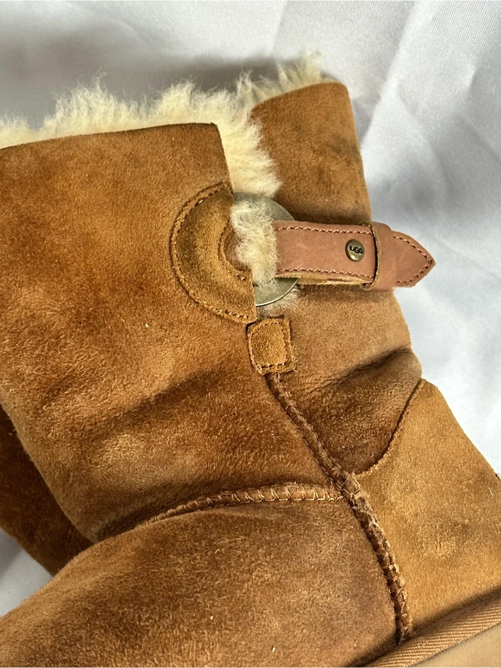 UGG Short Shearling Boots in Chestnut Suede with Cream Lining Size 8